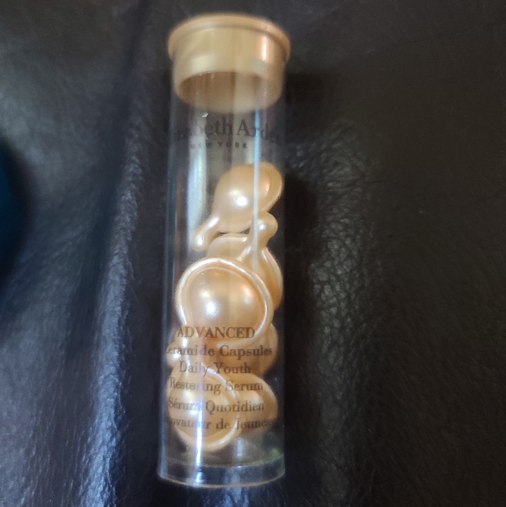HOST PICK! 🎉🎊Charlotte Tilbury Elizabeth Arden LUX NEW beauty bundle - Picture 13 of 15